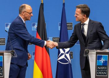 Aύξηση 5% στις αμυντικές δαπάνες του ΝΑΤΟ: Τα μηνύματα Ρούτε – Μερτς και οι επιπτώσεις για την Ελλάδα
