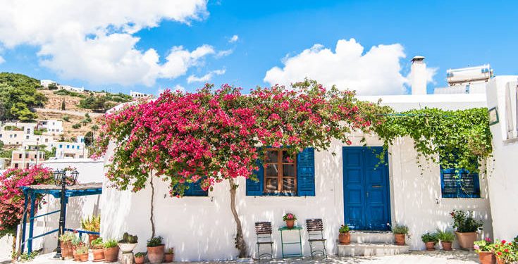 Ποιο νησί των Κυκλάδων ξεχώρισε φέτος όταν όλα έδειχναν πτώση;