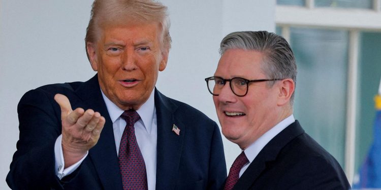 NYT: Αναμένεται ανακοίνωση εμπορικής συμφωνίας ΗΠΑ–Βρετανίας από τον Τραμπ