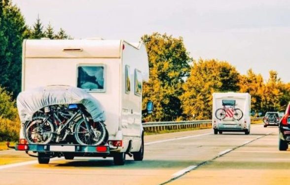 Νέος νόμος για τα τροχόσπιτα: Αντιπαράθεση για τις απαγορεύσεις και την προστασία του δημόσιου χώρου