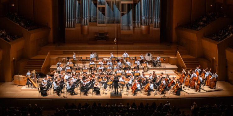 Ελληνική Συμφωνική Ορχήστρα Νέων: Συμπράττει με τον καταξιωμένο βιολονίστα Noah Bendix-Balgley στο Μέγαρο Μουσικής