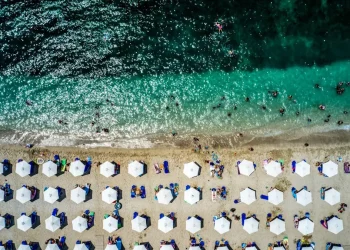 Ρεκόρ αιτήσεων για τον Κοινωνικό Τουρισμό 2025: Πάνω από 1 εκατ. επιταγές διεκδικούνται από 567.000 πολίτες