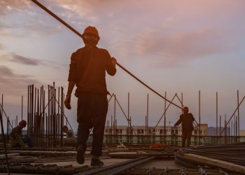 Κατασκευαστικός κλάδος: Ευκαιρίες δισεκατομμυρίων, αλλά και παθογένειες που κρατούν φρένο
