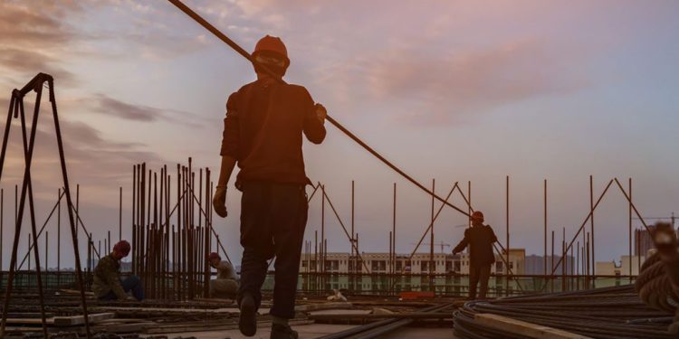 Κατασκευαστικός κλάδος: Ευκαιρίες δισεκατομμυρίων, αλλά και παθογένειες που κρατούν φρένο