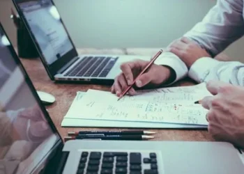 Ελεύθεροι επαγγελματίες: Διευκολύνσεις και νέα μέτρα για τον φορολογικό επαναπατρισμό τους