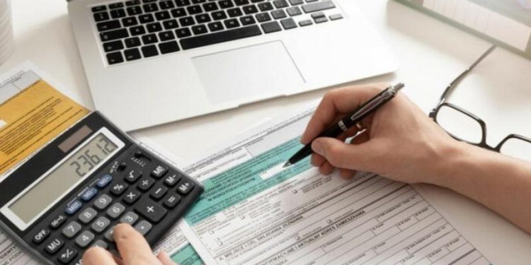 Φορολογικές δηλώσεις: Πάνω από 4 στους 10 πληρώνουν εφάπαξ τον φόρο τους