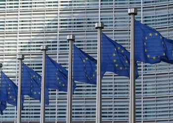 Η Ε.Ε. αίρει τις οικονομικές κυρώσεις κατά της Συρίας – Διατηρεί μέτρα για λόγους ασφαλείας και ανθρώπινα δικαιώματα