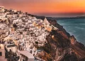 Τουρισμός 2025: Ποιες χώρες επιλέγουν τη Σαντορίνη ; Στατιστικά και προβλέψεις
