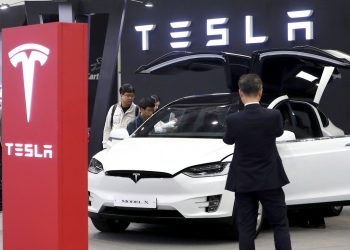Tesla: Πτώση πωλήσεων και ηχηρές προκλήσεις για τον κολοσσό των EV
