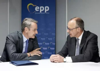 Συνάντηση Μητσοτάκη-Μερτς στο Βερολίνο: Οικονομία, άμυνα και μεταναστευτικό στην ατζέντα