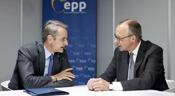 Συνάντηση Μητσοτάκη-Μερτς στο Βερολίνο: Οικονομία, άμυνα και μεταναστευτικό στην ατζέντα