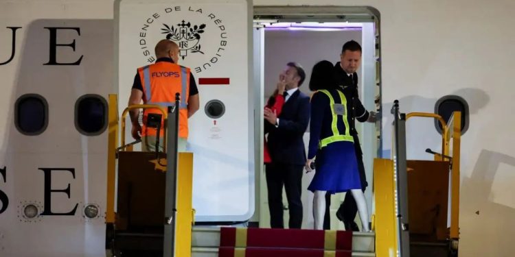 «Dégage, espèce de loser» – Που οφείλεται το επεισόδιο ανάμεσα σε Μπριζίτ και Εμανουέλ Μακρόν (Video)