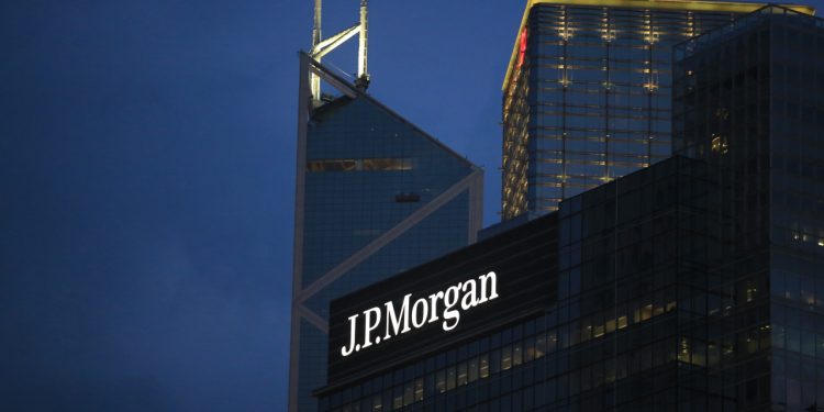 JP Morgan: Κορυφαία επιλογή τα Ελληνικά ομόλογα και μετοχές – Overweight στάση λόγω ισχυρών προοπτικών