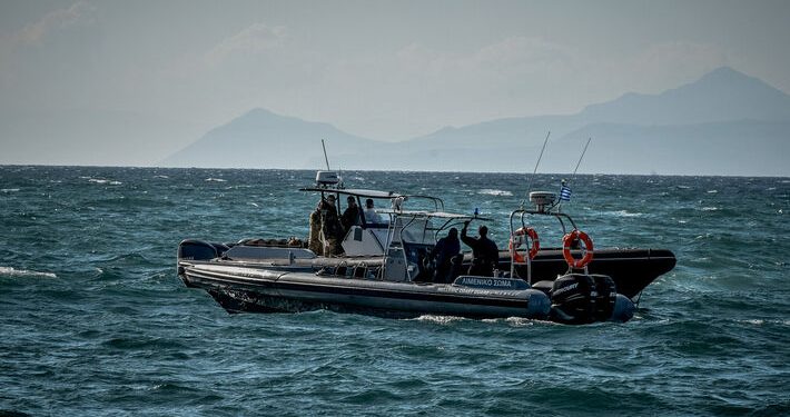 Νέο μεταναστευτικό: Φυλάκιση, πρόστιμα και ηλεκτρονική επιτήρηση για παράνομη παραμονή