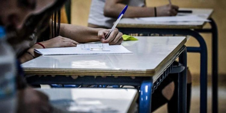 Πανελλαδικές 2025: Στην τελική ευθεία οι υποψήφιοι – Όλο το πρόγραμμα και τι πρέπει να προσέξουν