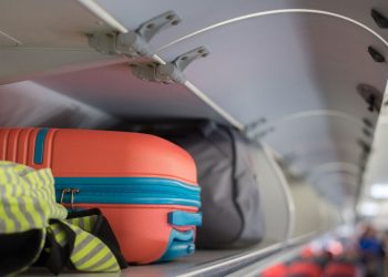 Πανευρωπαϊκή κινητοποίηση καταναλωτών κατά αεροπορικών εταιρειών για τις χρεώσεις χειραποσκευών