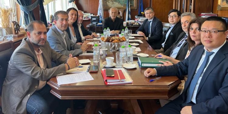 Εποικοδομητική συνάντηση ΟΛΠ Α.Ε. και δήμου Πειραιά για την ανάπτυξη του λιμανιού και της πόλης