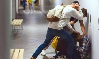 Εθνική Στρατηγική κατά της Βίας Ανηλίκων: Νέα μέτρα και ψηφιακή ενηλικίωση στα 15