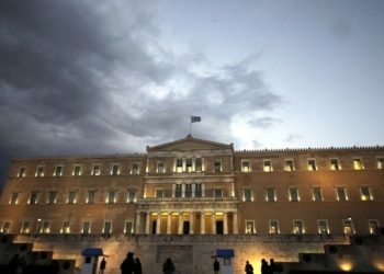 Τραγωδία Τεμπών: Η δικογραφία στη Βουλή – Μάχη για πλημμελήματα ή κακουργήματα και ο «Γρίφος» της παραγραφής