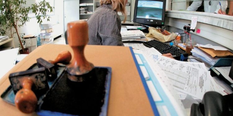 Κυβερνητική μεταρρυθμιστική ατζέντα: Στο επίκεντρο η άρση της μονιμότητας στο δημόσιο και η συνταγματική αναθεώρηση