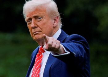 «Ο εμπορικός πόλεμος του Τραμπ θα πλήξει την παγκόσμια ανάπτυξη», προειδοποιεί ο ΟΟΣΑ