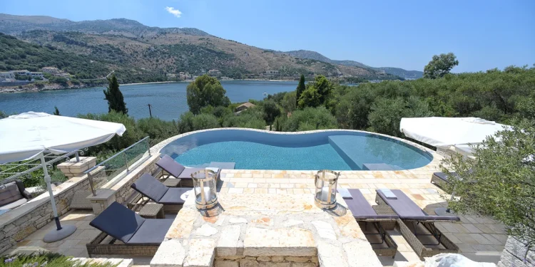 Ξεπέρασαν το 1 εκατ. οι διαθέσιμες κλίνες Airbnb στην Ελλάδα – Ρεκόρ πριν καν μπει το καλοκαίρι