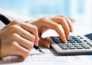 Φοροελαφρύνσεις και παροχές ύψους 2 δισ. ευρώ εξετάζει η κυβέρνηση – Στο επίκεντρο η μεσαία τάξη