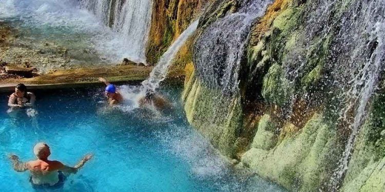 Ξεκινούν οι αιτήσεις για τα προγράμματα κοινωνικού και ιαματικού τουρισμού – Ποιοι δικαιούνται συμμετοχή