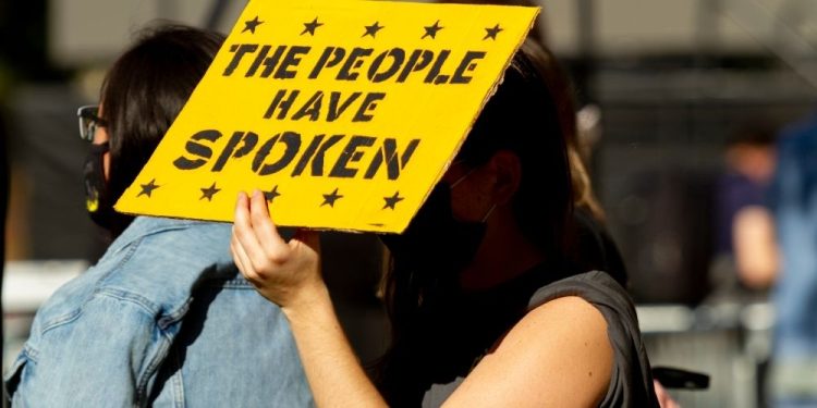 Βαγγέλης Ρηγάτος: Από το We the people στην ελληνική πραγματικότητα