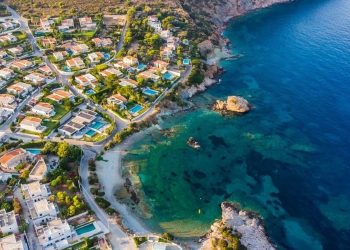 Παλαιά Φώκαια και Θυμάρι: Η αλμύρα της Ιστορίας στις νοτιότερες ανάσες της Αττικής