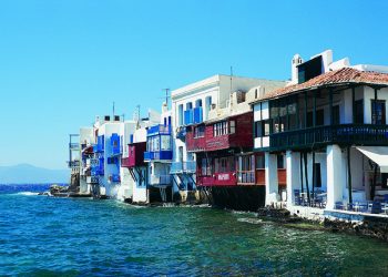 Επενδύσεις στις Κυκλάδες: Πού προχωρούν, πού «παγώνουν» και τι ανησυχεί τις τοπικές κοινωνίες