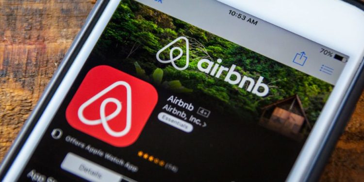 παράταση περιορισμών στα Airbnb