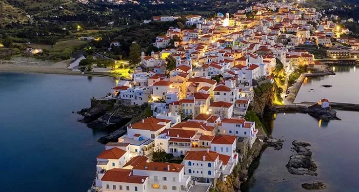 Η Ανδρος στα 24 μέρη με τους πιο εντυπωσιακούς φάρους του πλανήτη