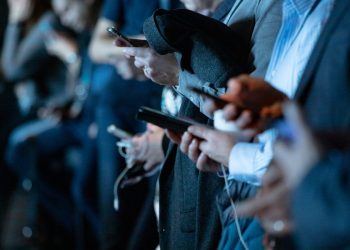 Το πολιτικό σχόλιο της εβδομάδας: Όπου φθείρει ο Τσίπρας, φυτρώνει ο Λιάκος