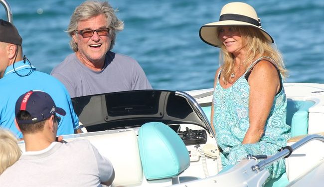 Χόλιγουντ στις Σπέτσες: Ο Κερτ Ράσελ και η Γκόλντι Χον κάνουν διακοπές στο αγαπημένο νησί των celebrities