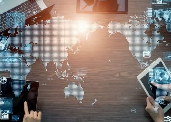 Πώς η Ελλάδα μετατρέπει το brain drain σε brain gain: Τρεις δράσεις που φέρνουν νέους επιστήμονες πίσω