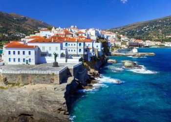 Η Ανδρος στα 24 μέρη με τους πιο εντυπωσιακούς φάρους του πλανήτη