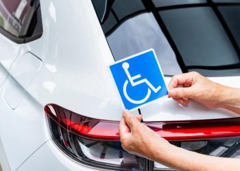 ΑΑΔΕ: Απλοποιείται η διαδικασία απαλλαγής από τα τέλη κυκλοφορίας για ΑμεΑ