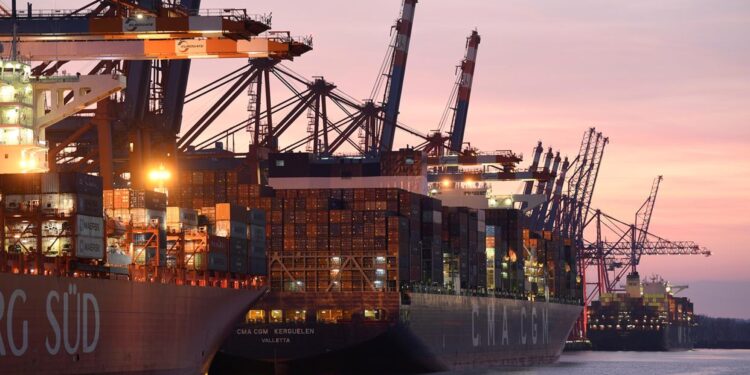 Κλιμακώνεται η εμπορική ένταση ΗΠΑ–ΕΕ: Στο τραπέζι αντίμετρα και συμμαχίες με Ιαπωνία και Καναδά