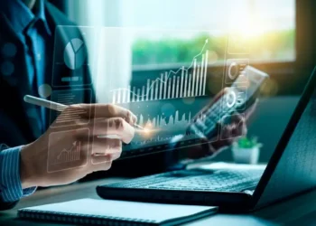 ΙΟΒΕ: Στο 2,2% η ανάπτυξη το 2025 – Προβλέψεις για ανεργία, πληθωρισμό και επενδύσεις