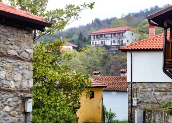 Ρυθμίζεται νομοθετικά η δόμηση σε μικρούς οικισμούς – Τι αλλάζει με τα νέα πολεοδομικά εργαλεία