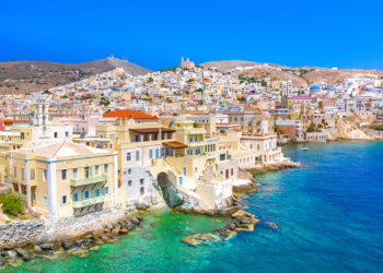 Σύρος στους κορυφαίους ταξιδιωτικούς προορισμούς