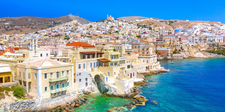 Σύρος στους κορυφαίους ταξιδιωτικούς προορισμούς