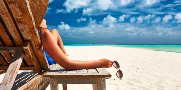 Ήλιος με μέτρο: Τα βασικά για σωστή αντηλιακή προστασία