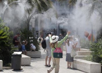 Καύσωνας-ρεκόρ λόγω «θερμικού θόλου» – Μέχρι 43 °C την ερχόμενη βδομάδα