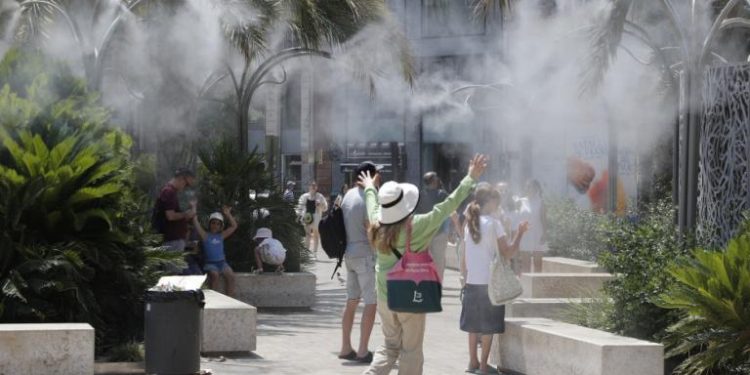 Καύσωνας-ρεκόρ λόγω «θερμικού θόλου» – Μέχρι 43 °C την ερχόμενη βδομάδα