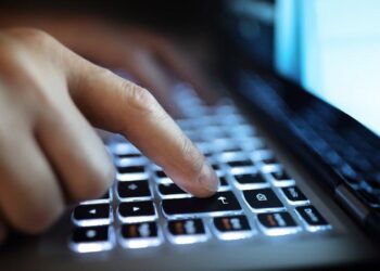απαγόρευση χρήσης των social media από ανηλίκους