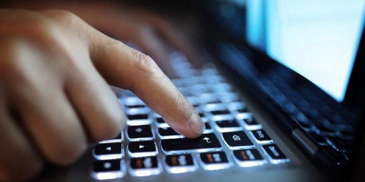 απαγόρευση χρήσης των social media από ανηλίκους