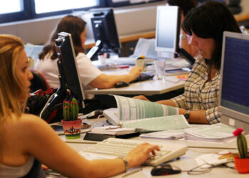 επαναφορά 13ου και 14ου μισθού στο Δημόσιο