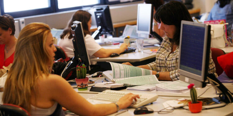 επαναφορά 13ου και 14ου μισθού στο Δημόσιο